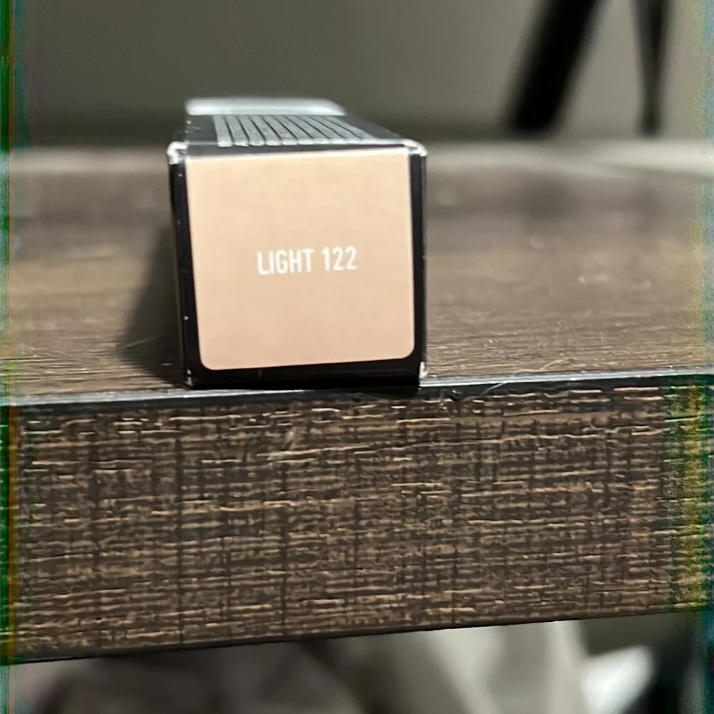 🍭♣️KVD Light 122 Good Apple Concealer